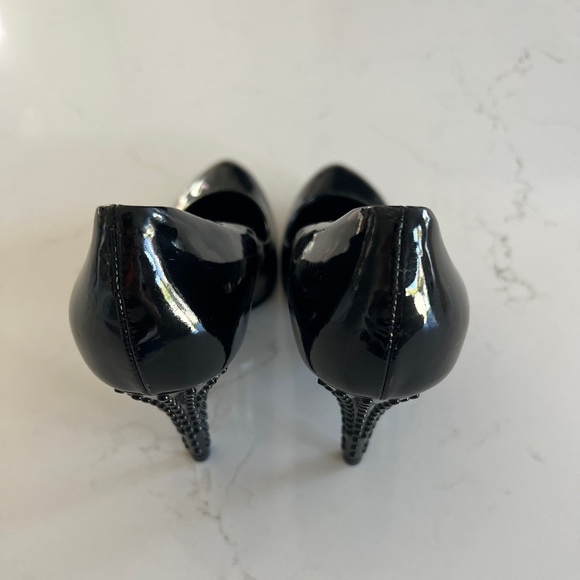 Black Patent Burberry Pumps size 39 - Picture 2 of 9